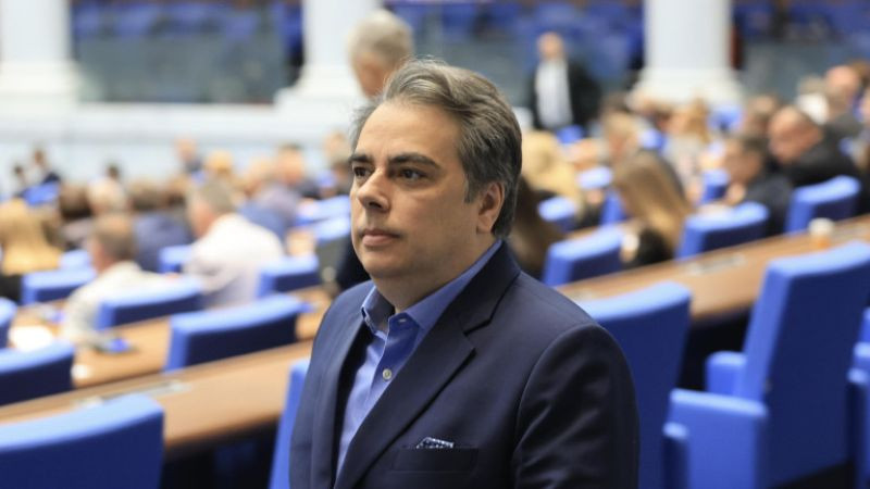 Асен Василев "надхитри" Гълъб Донев и си изпи домашната ракия